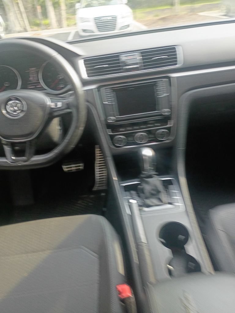 Used 2018 Volkswagen Passat 2.0T R-Line FWD image 12