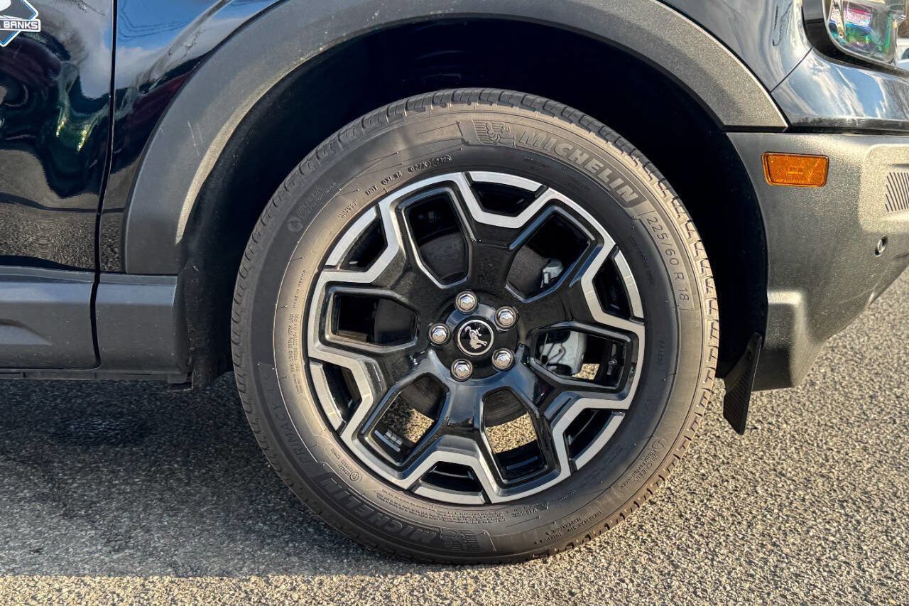 Certified 2025 Ford Bronco Sport Outer Banks w/ Outer Banks Tech Package+ AWD/4WD image 10