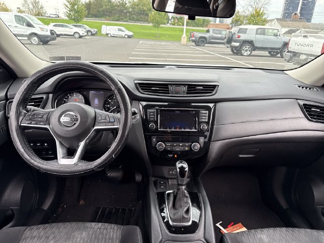 Used 2020 Nissan Rogue SV w/ Premium Package FWD image 18