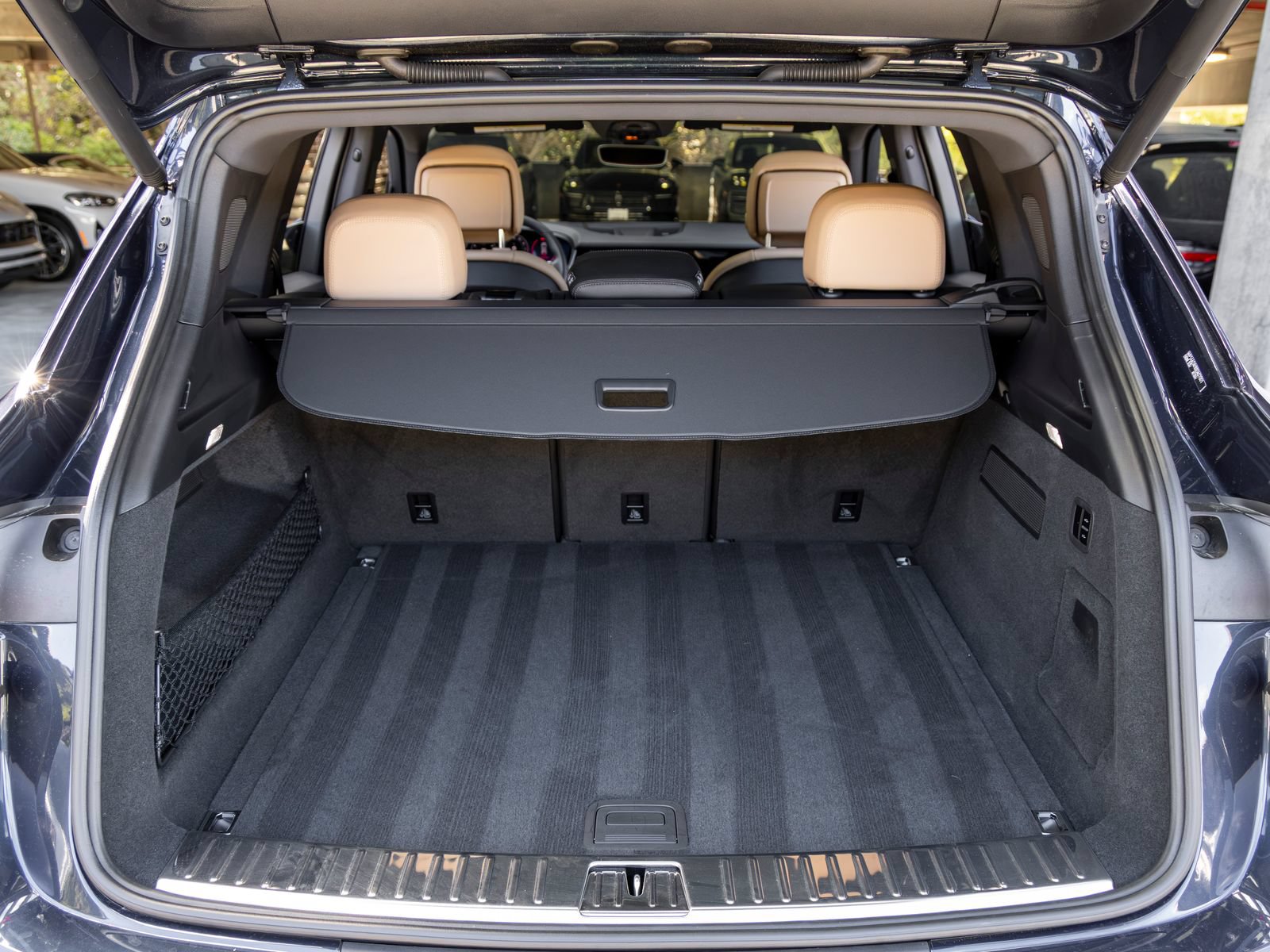 Certified 2025 Porsche Cayenne AWD/4WD image 53