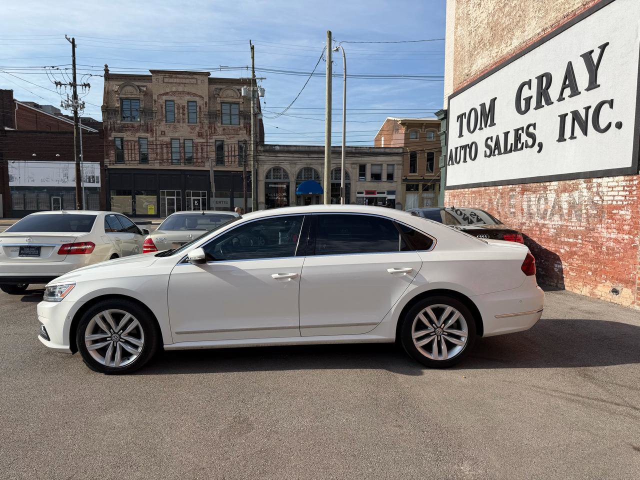Used 2017 Volkswagen Passat 1.8T SEL Premium image 5