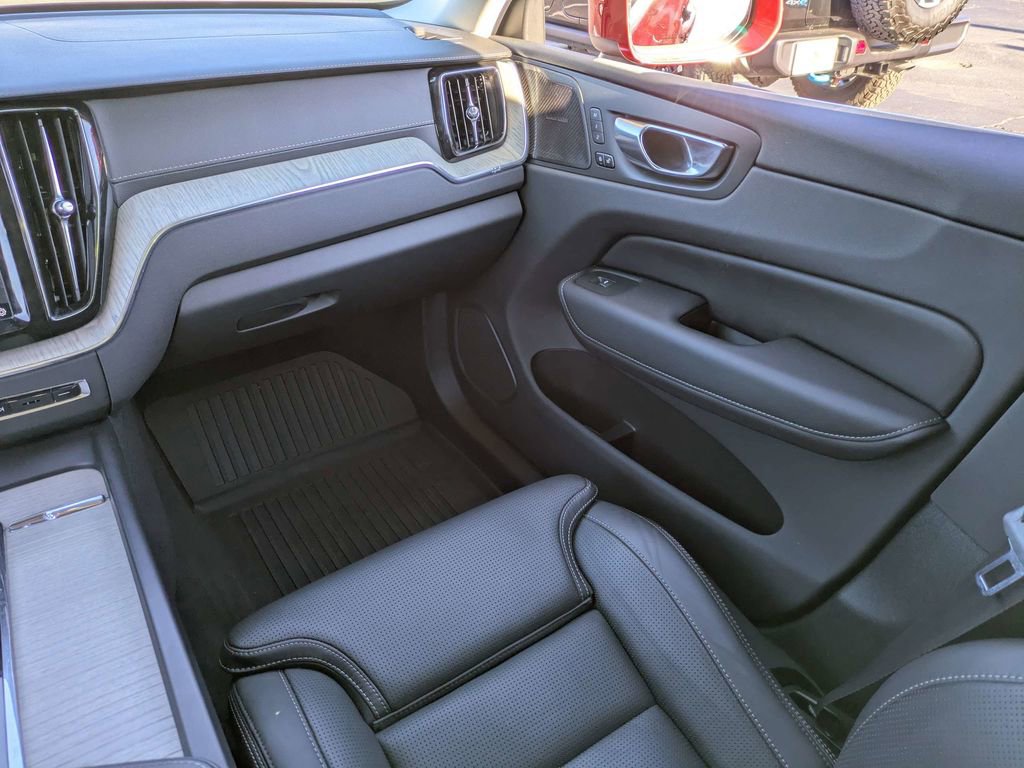 Used 2022 Volvo XC60 T8 Inscription w/ Advanced Package image 18