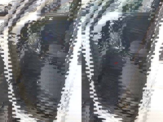 Certified 2025 Volkswagen Taos SE image 15