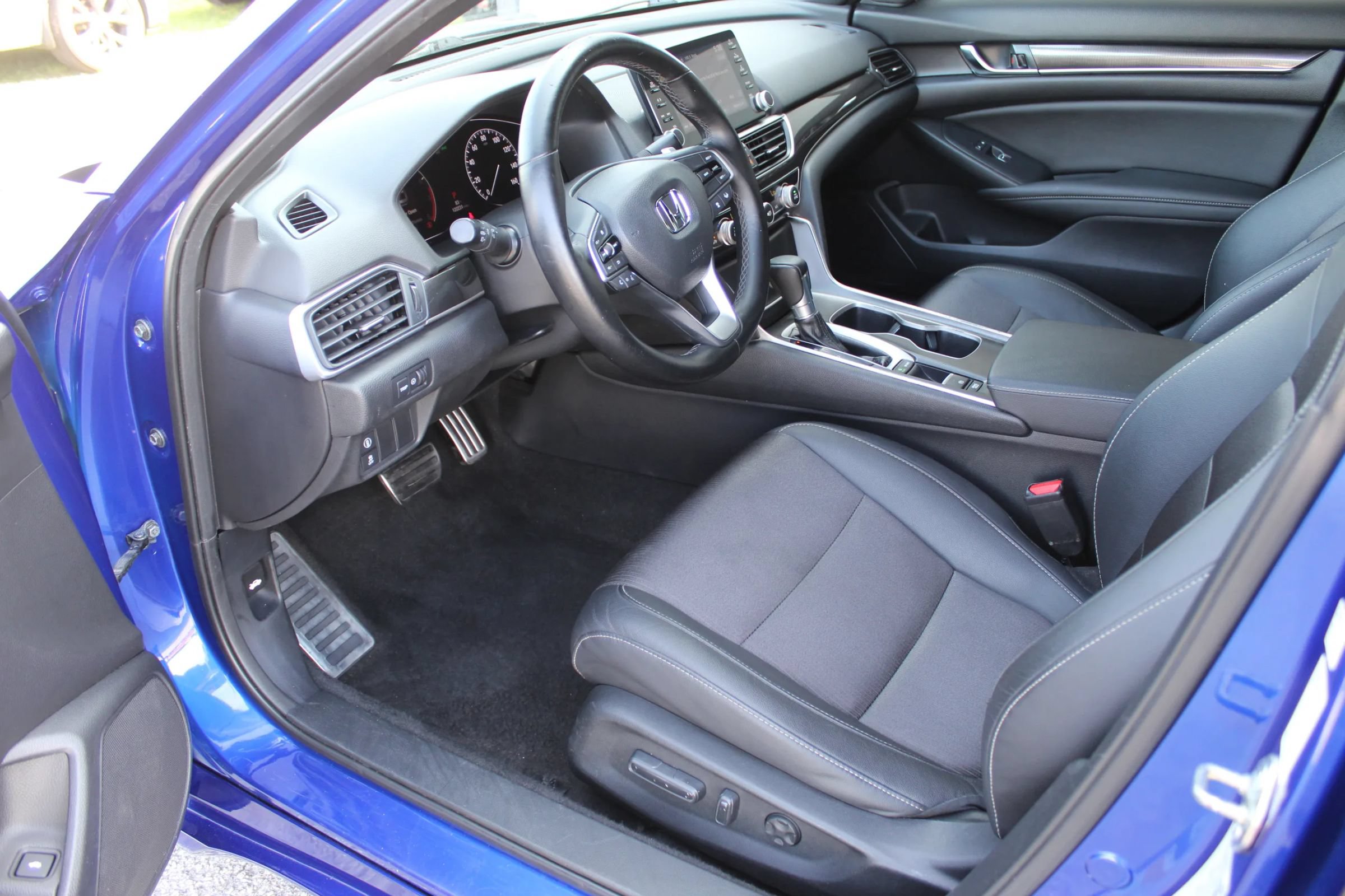 Used 2020 Honda Accord Sport image 11