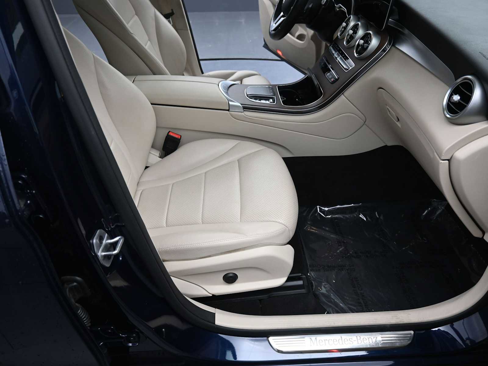 Used 2022 Mercedes-Benz GLC 300 GLC 300 image 16