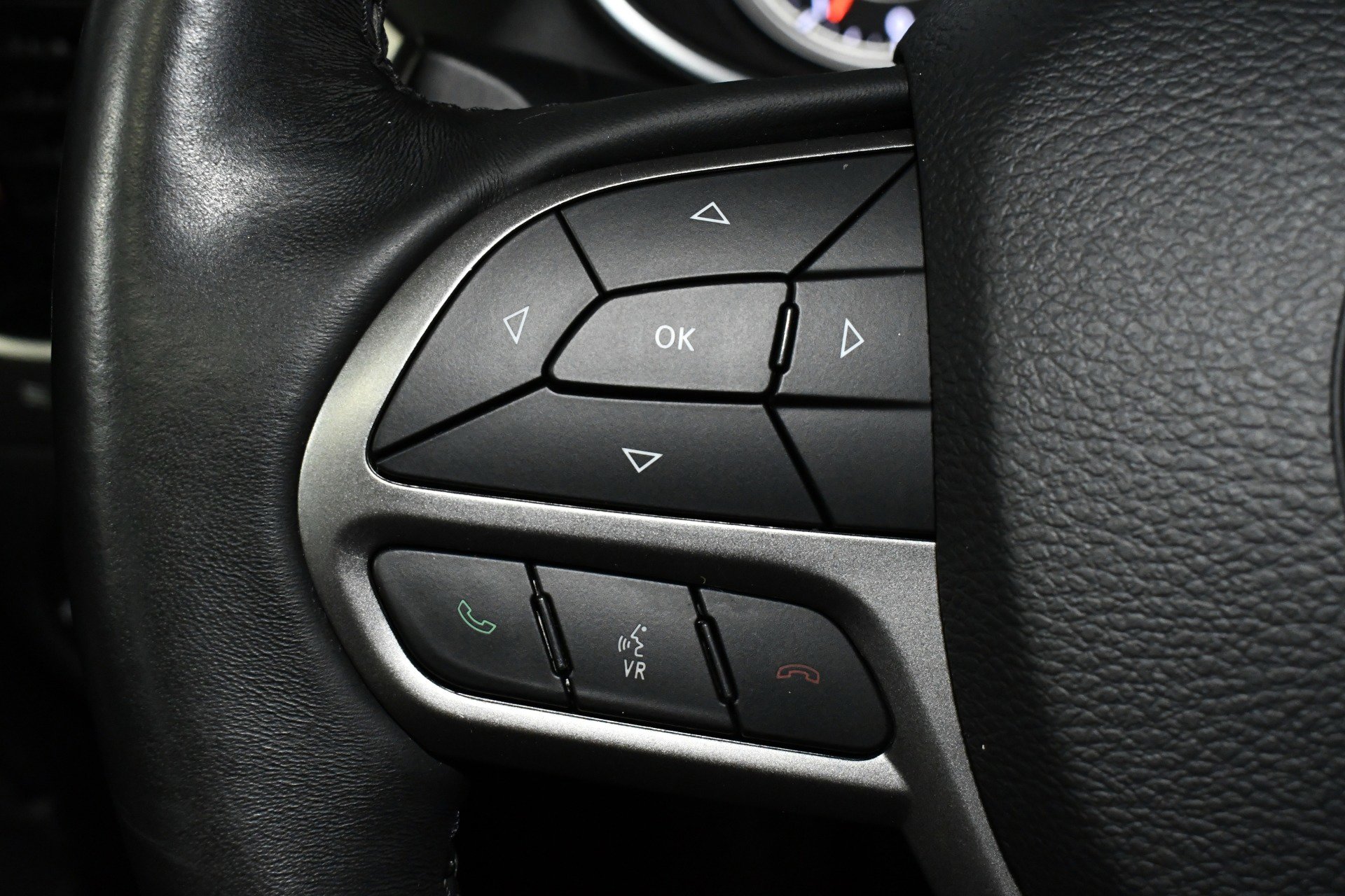 Used 2019 Jeep Cherokee Limited image 29