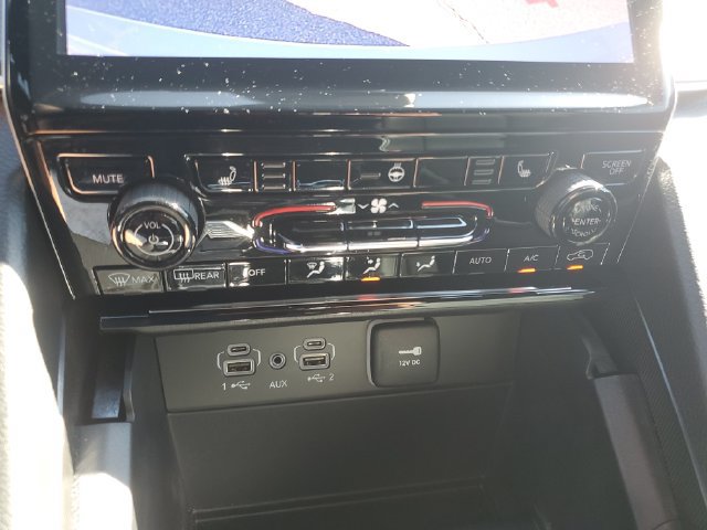 Certified 2024 Jeep Grand Cherokee Limited w/ Black Appearance Package AWD/4WD image 38