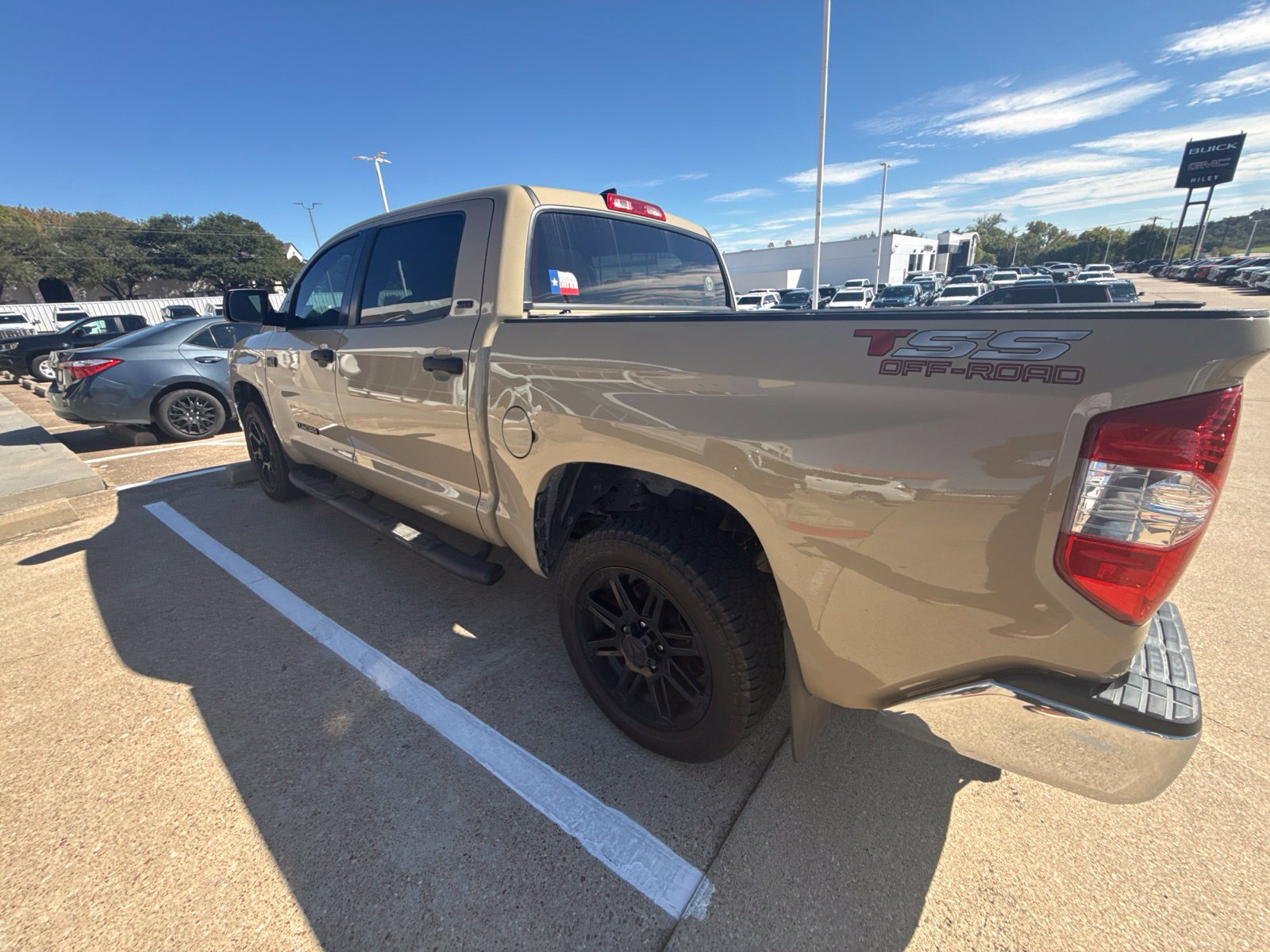 Used 2020 Toyota Tundra SR5 w/ SR5 Leather Package AWD/4WD image 2