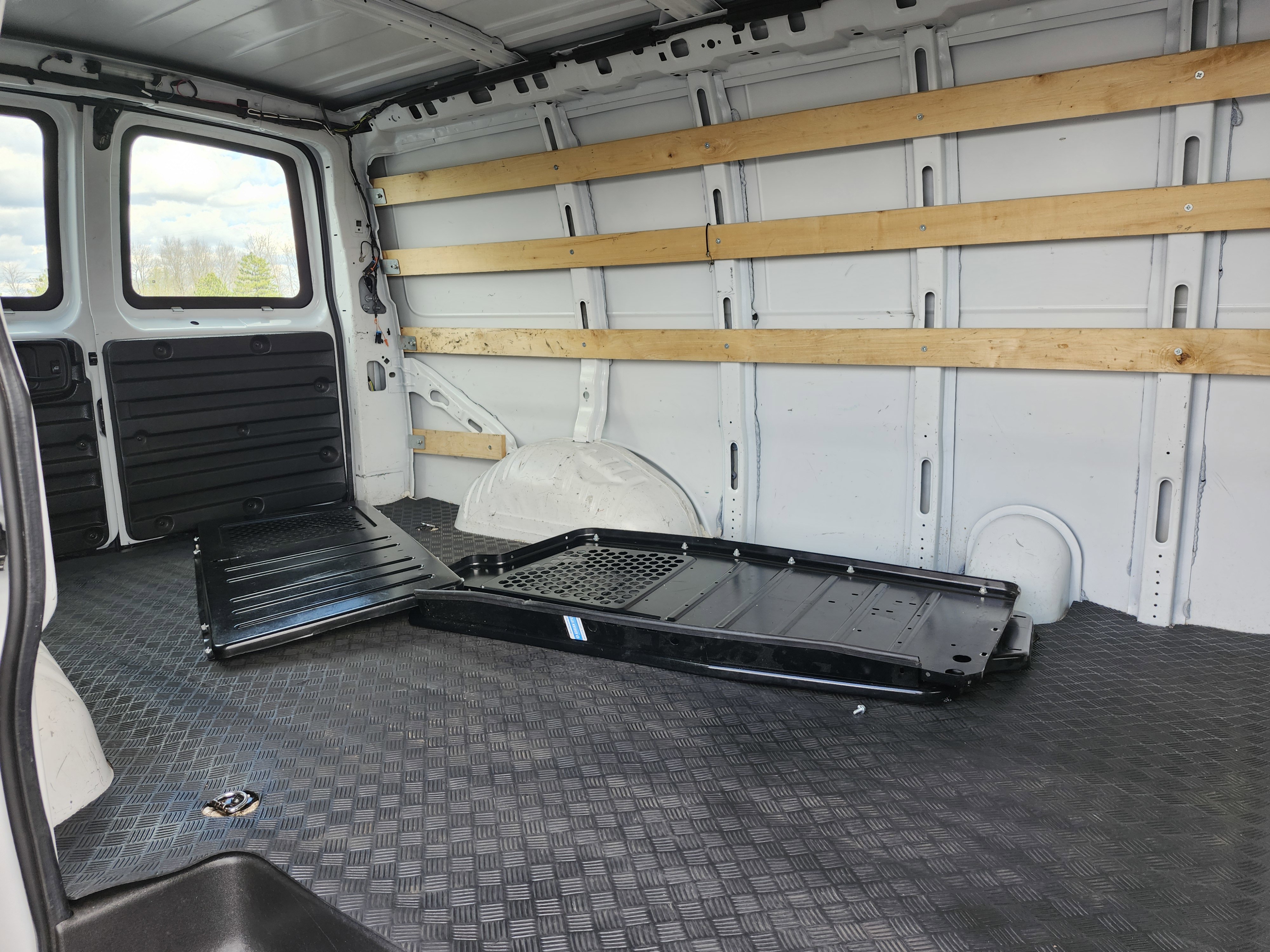 Used 2020 GMC Savana 2500 w/ Driver Convenience Package image 18