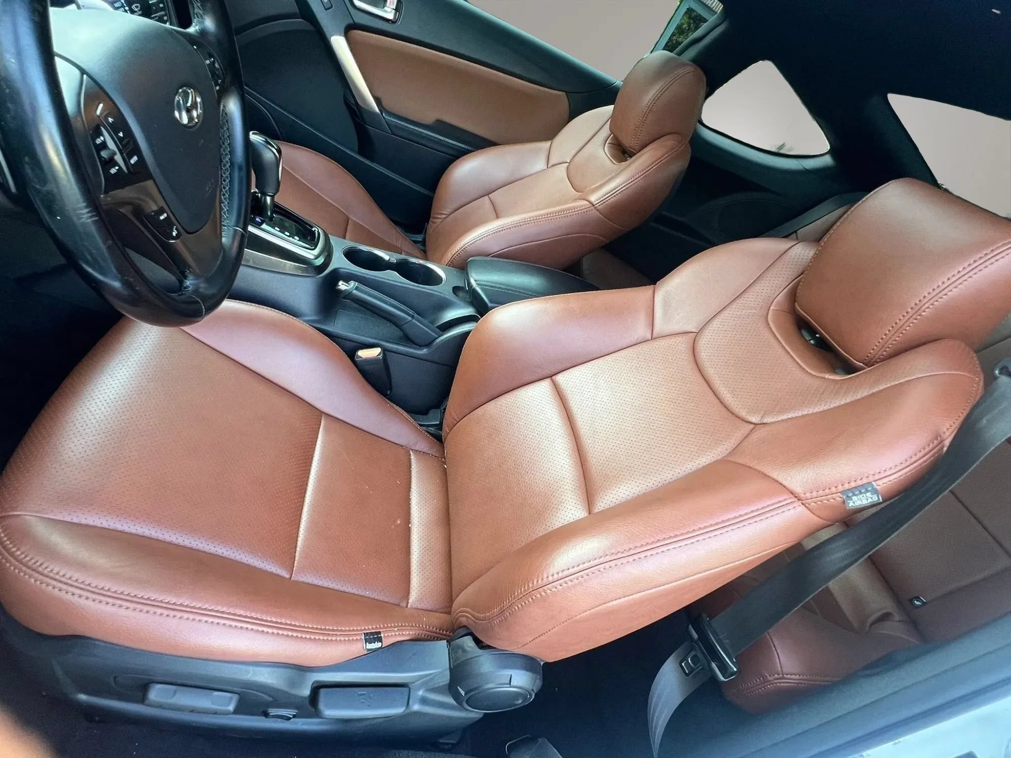 Used 2016 Hyundai Genesis Coupe 3.8 RWD image 11