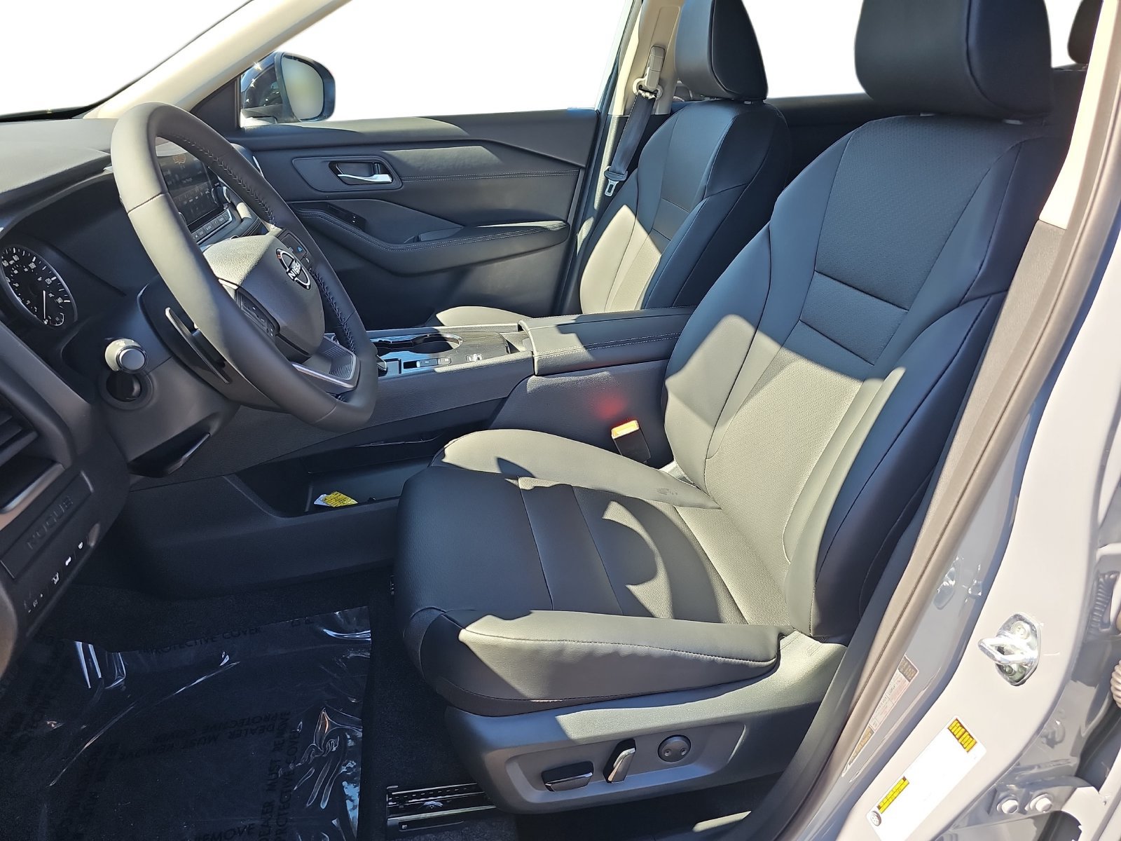 New 2027 Nissan Rogue Dark Armor FWD image 15