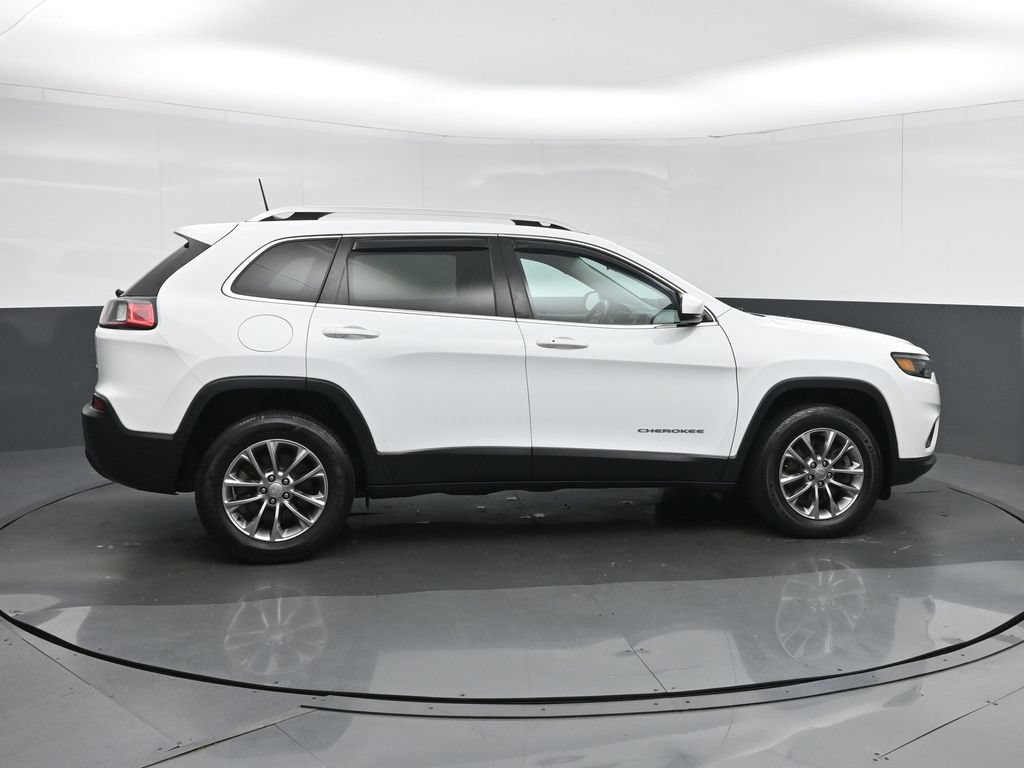 Used 2019 Jeep Cherokee Latitude Plus w/ Cold Weather Group AWD/4WD image 8