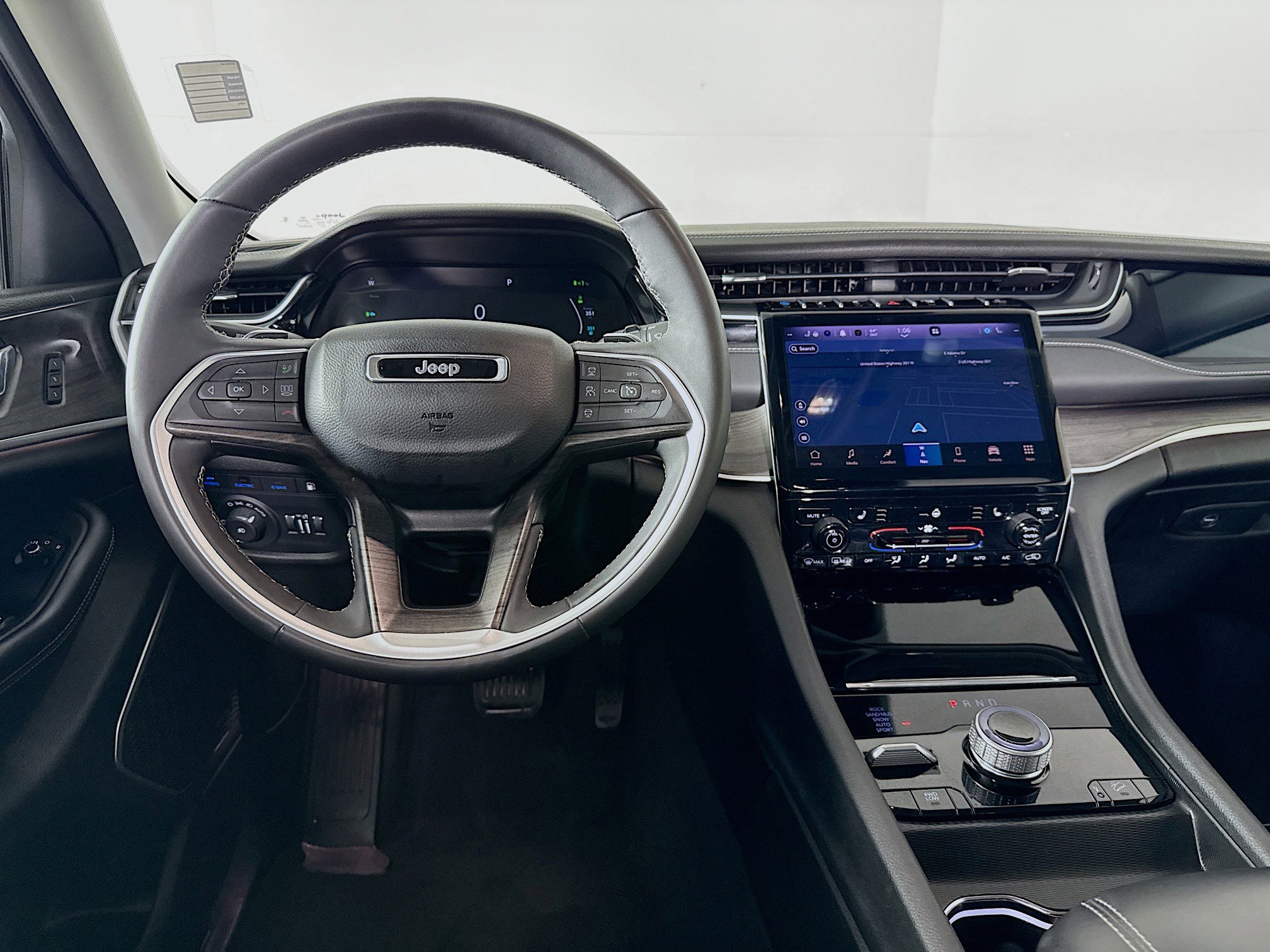 Used 2024 Jeep Grand Cherokee Limited 4xe image 28