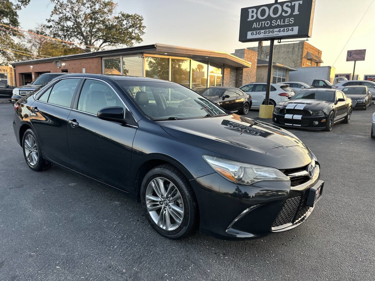 Used 2015 Toyota Camry SE image 1