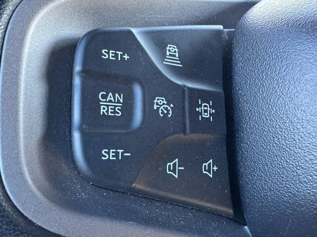 Used 2023 Ford Bronco Badlands image 13