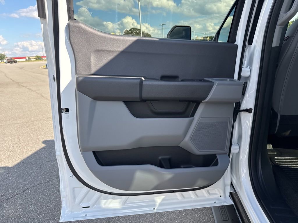 New 2026 Ford F350 XL w/ XL Chrome Package image 15