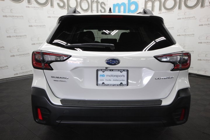 Used 2022 Subaru Outback Premium image 4