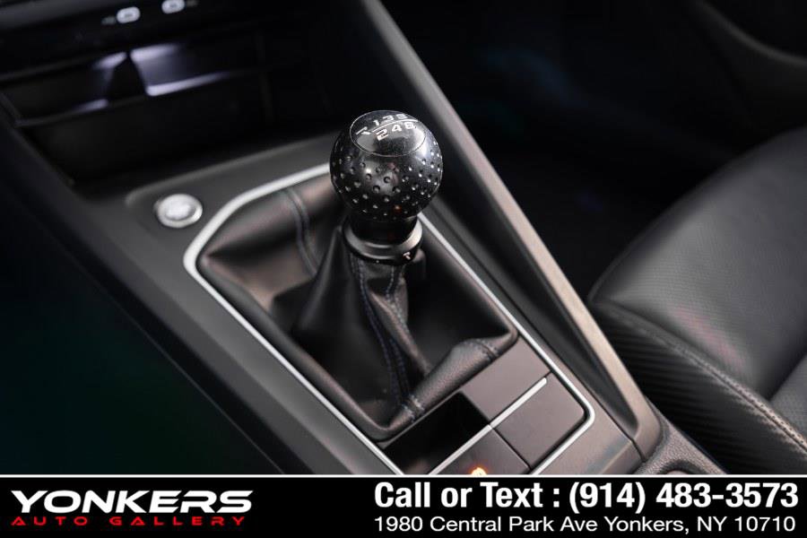 Used 2022 Volkswagen Golf R image 15