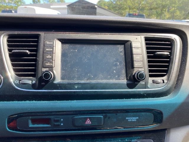 Used 2017 Kia Sedona LX w/ LX Essentials Premium Package image 16