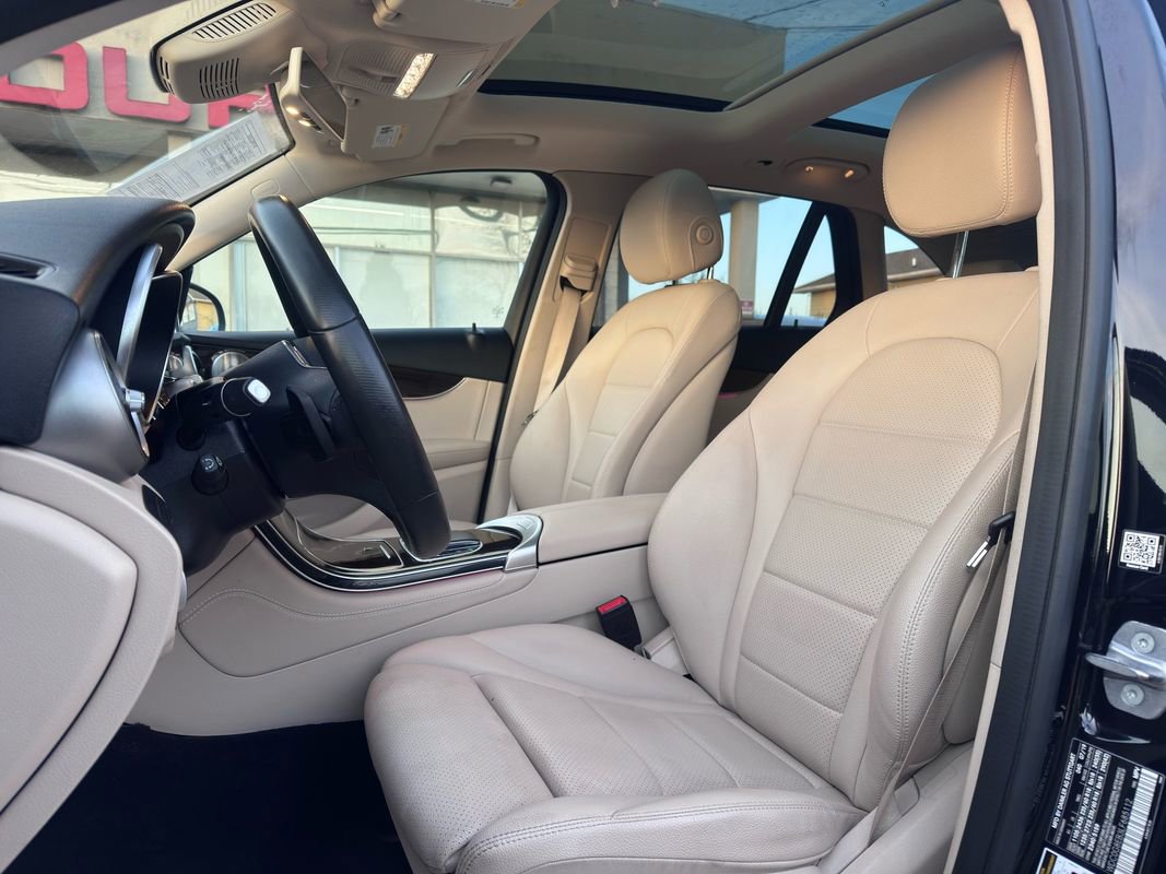 Used 2020 Mercedes-Benz GLC 300 4MATIC w/ Exterior Lighting Package image 17