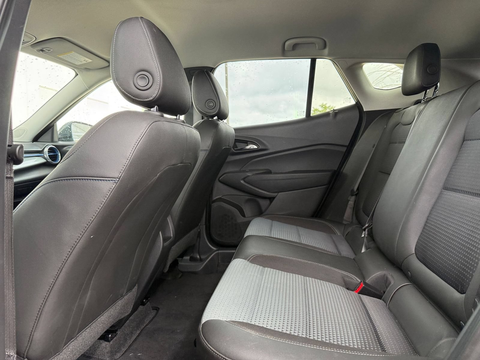 Used 2025 Chevrolet Trax LT FWD image 25