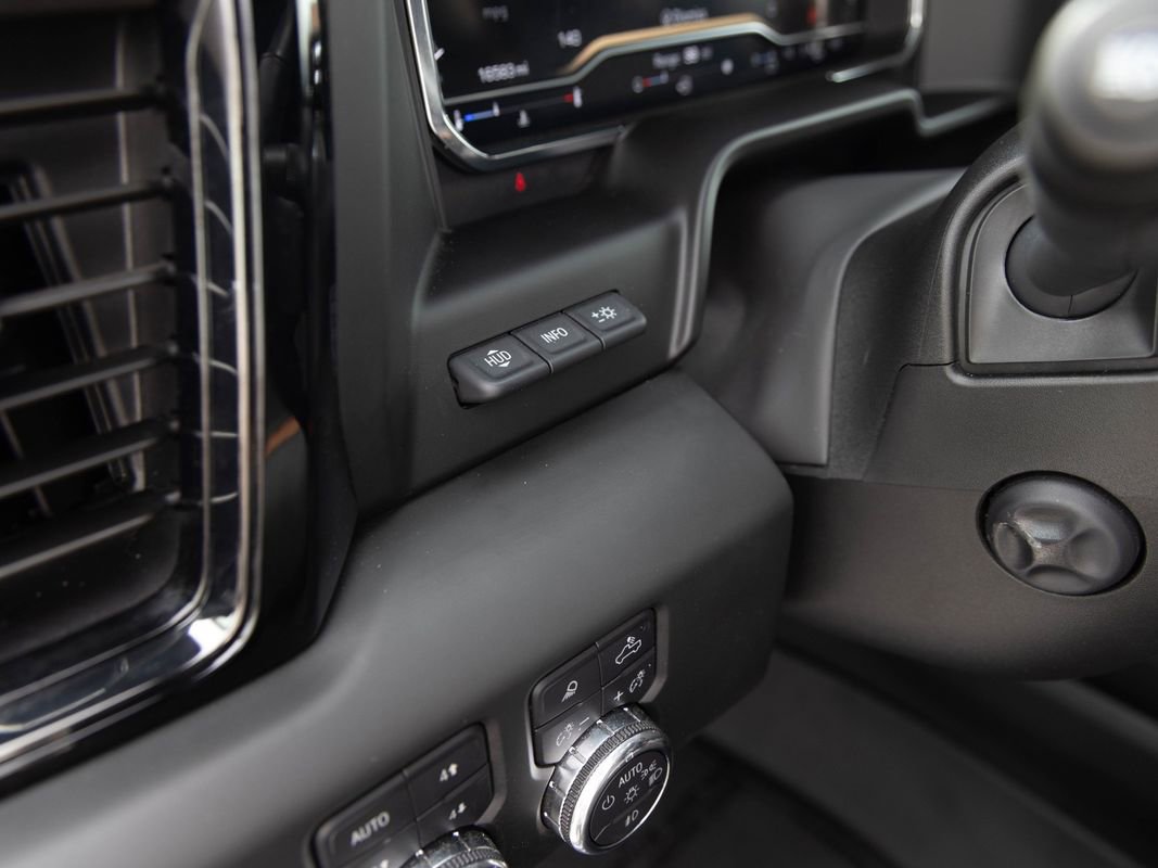 Used 2025 GMC Sierra 1500 AT4 w/ Technology Package AWD/4WD image 19