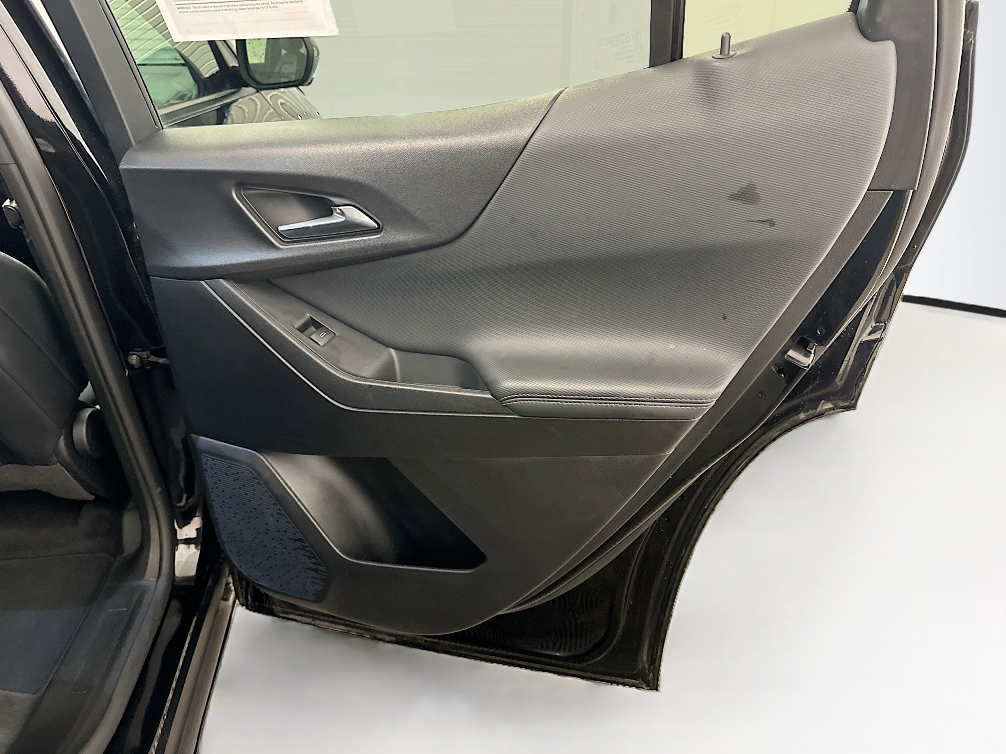 Used 2025 Chevrolet Equinox LT w/ Convenience Package II image 32