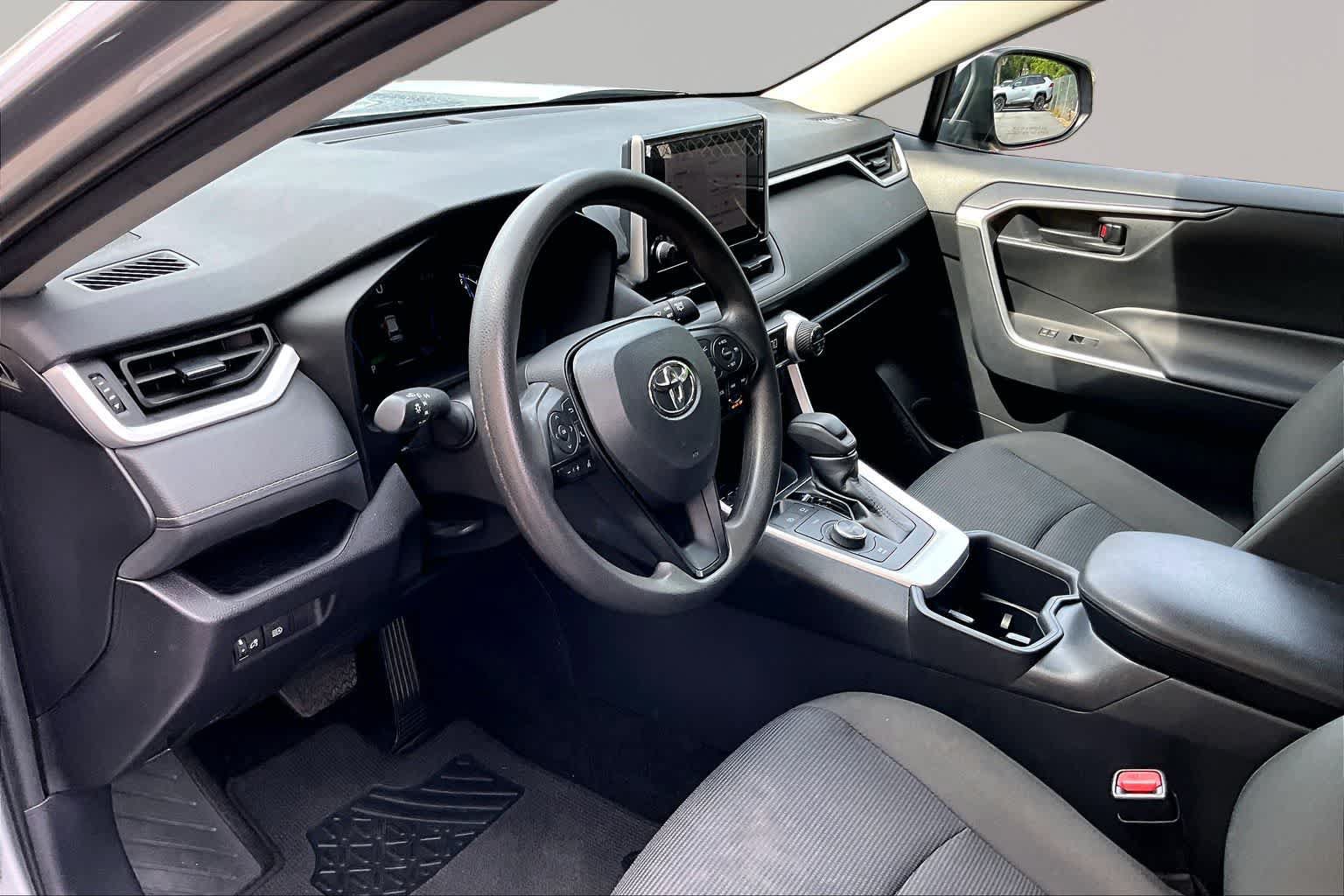Certified 2025 Toyota RAV4 LE AWD/4WD image 18