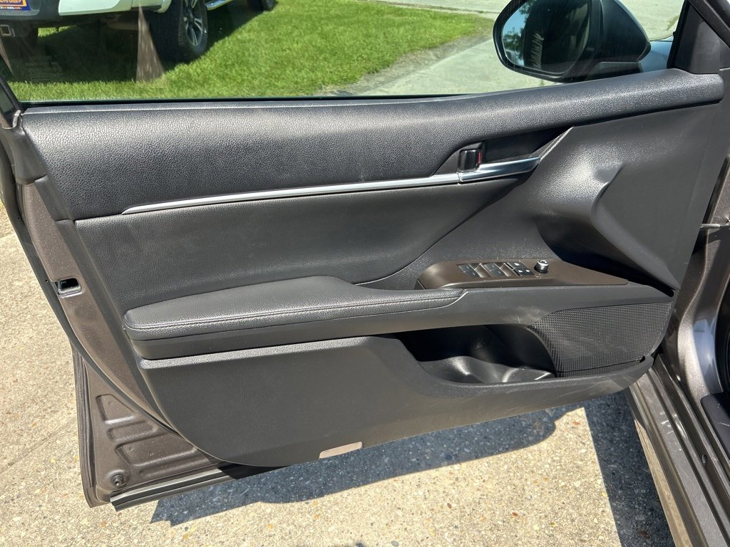 Used 2023 Toyota Camry XSE image 10
