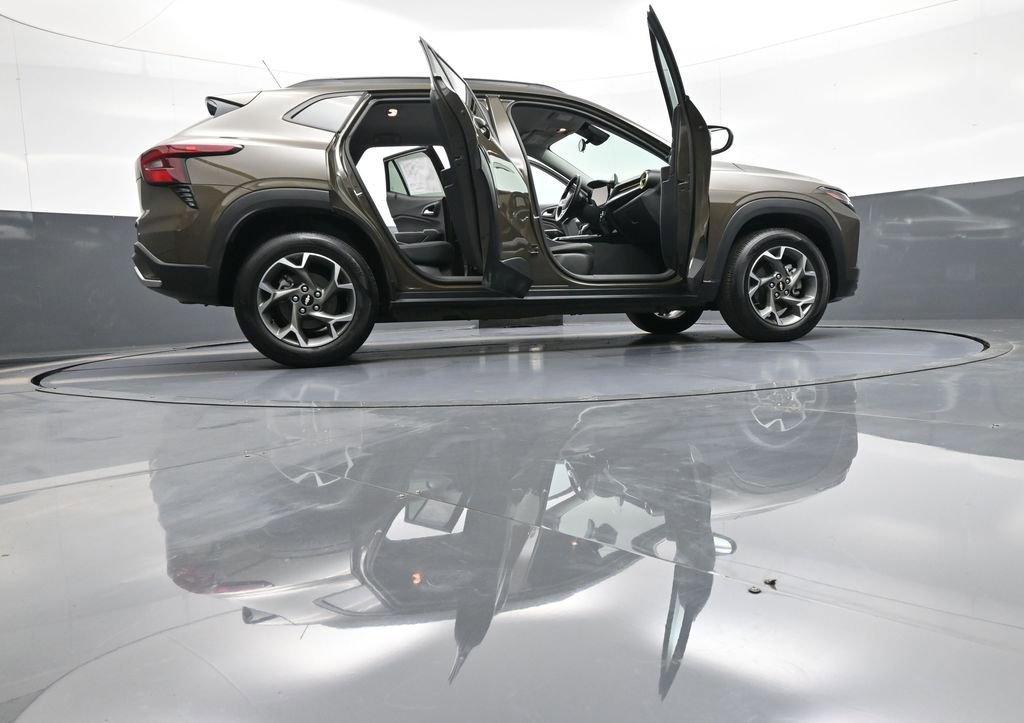 Used 2024 Chevrolet Trax LT w/ Driver Confidence Package image 46