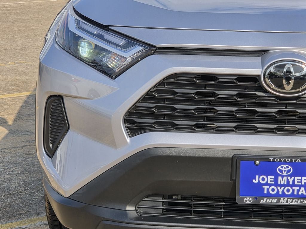 Used 2025 Toyota RAV4 XLE FWD image 5
