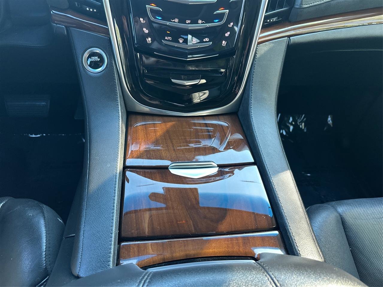 Used 2019 Cadillac Escalade Luxury w/ Escalade Sport Edition AWD/4WD image 16