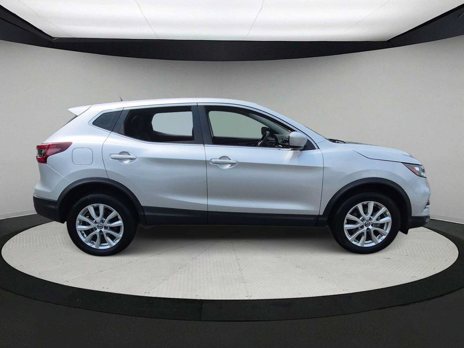 Used 2021 Nissan Rogue Sport S FWD image 9
