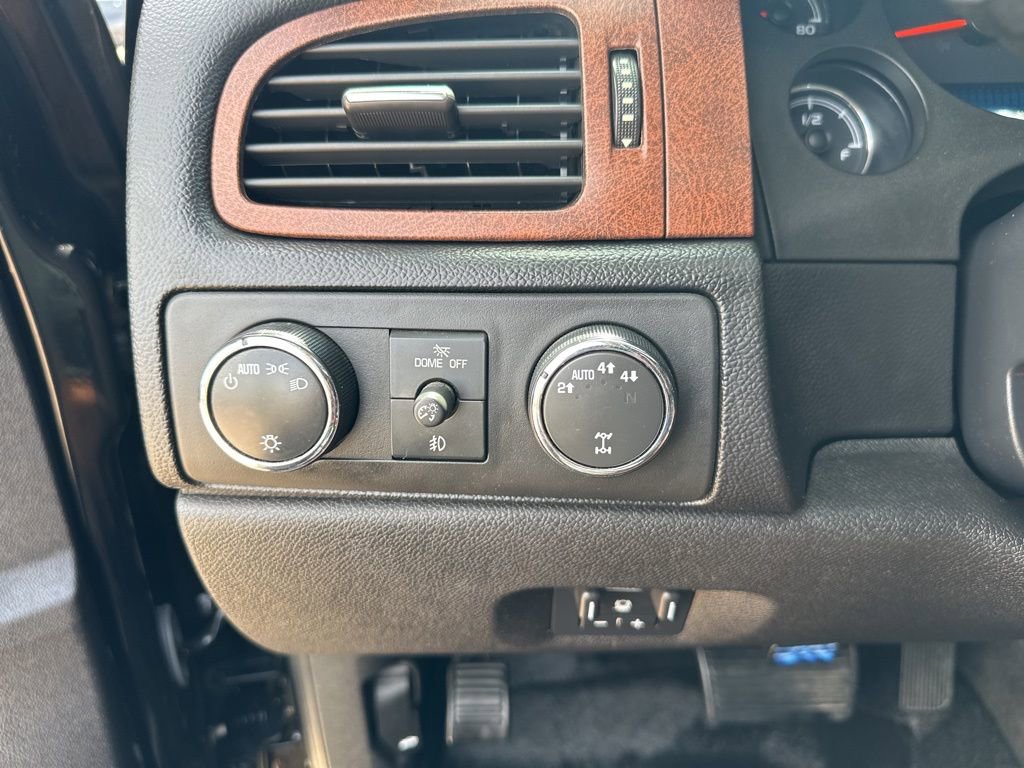 Used 2012 Chevrolet Avalanche LT image 11