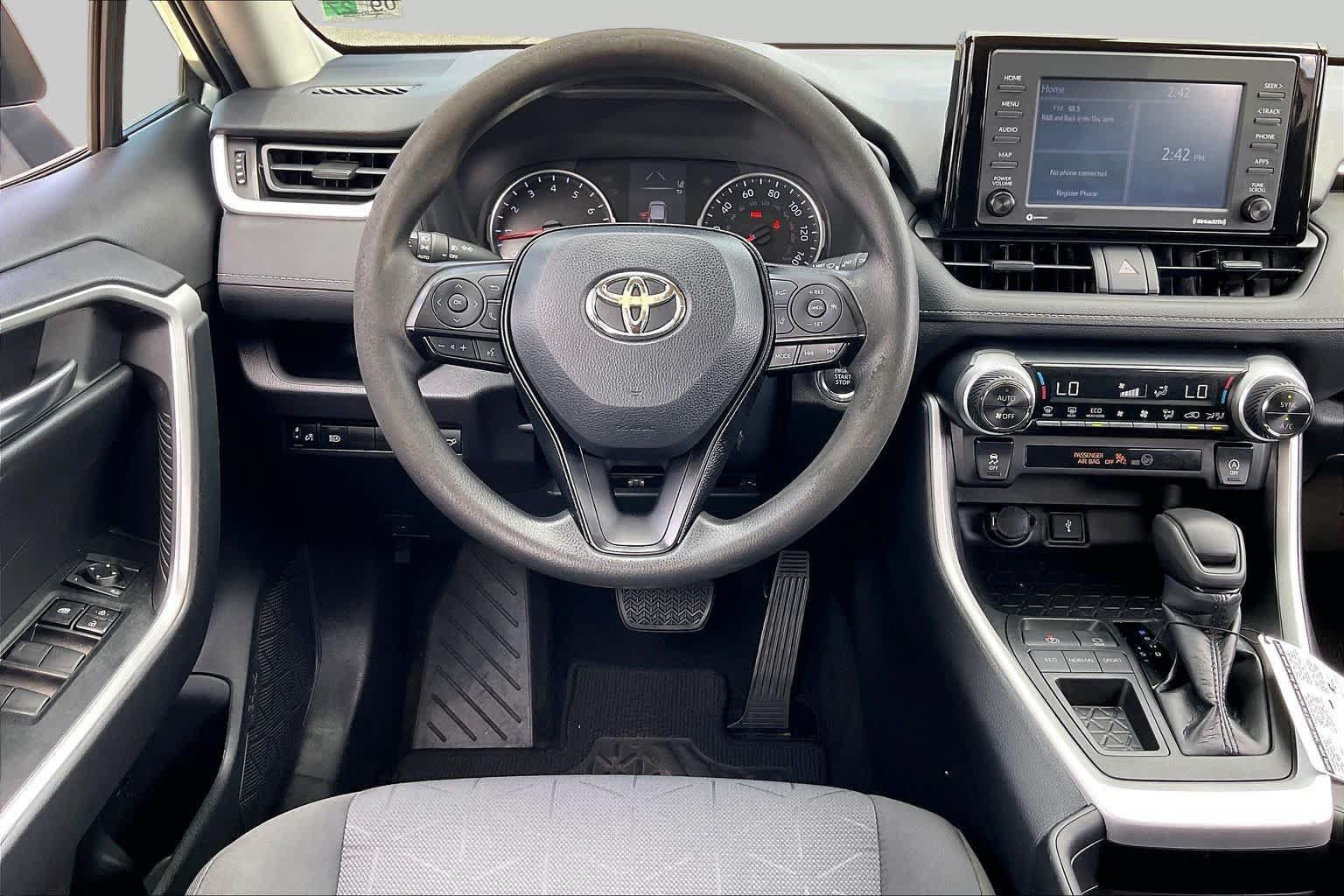 Used 2021 Toyota RAV4 XLE w/ Convenience Package FWD image 6