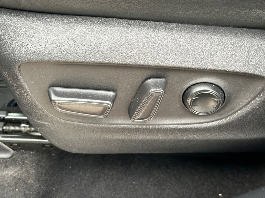 Used 2023 Toyota Highlander Limited image 28