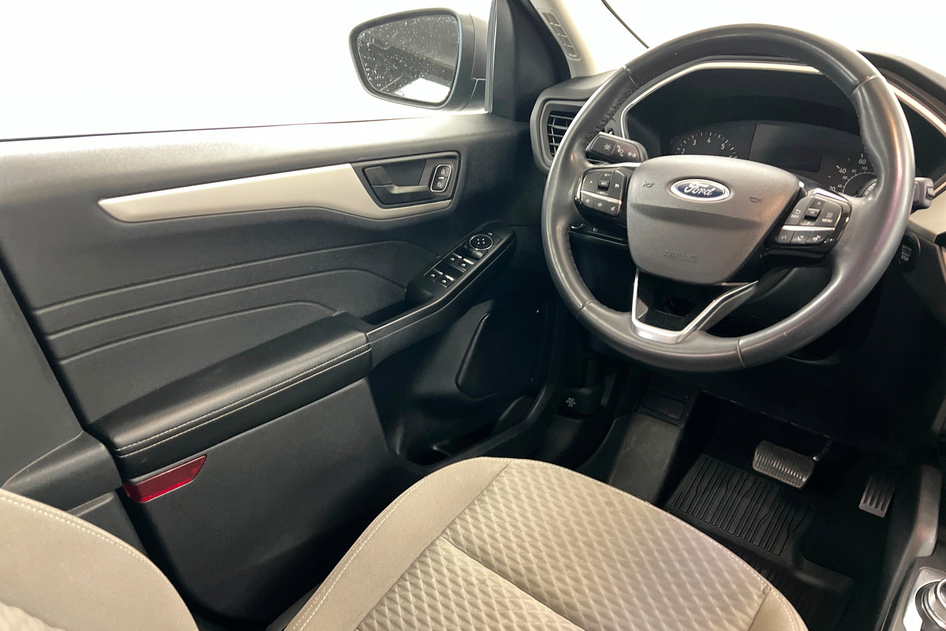 Used 2022 Ford Escape SE w/ Cold Weather Package image 12