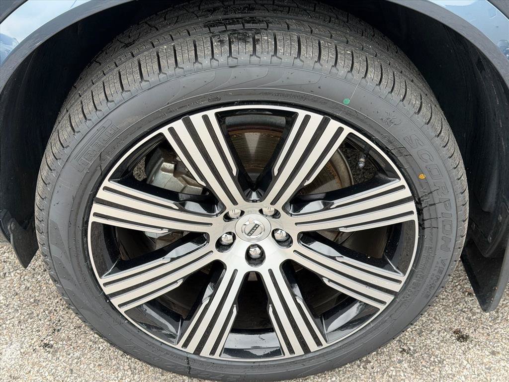 Certified 2024 Volvo XC90 B6 Ultimate w/ Protection Package AWD/4WD image 9