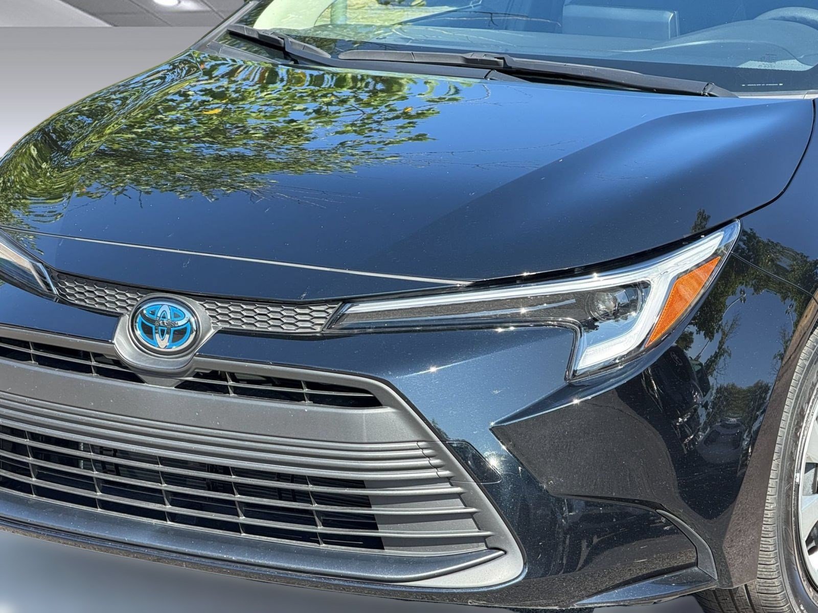 Used 2025 Toyota Corolla LE FWD image 12