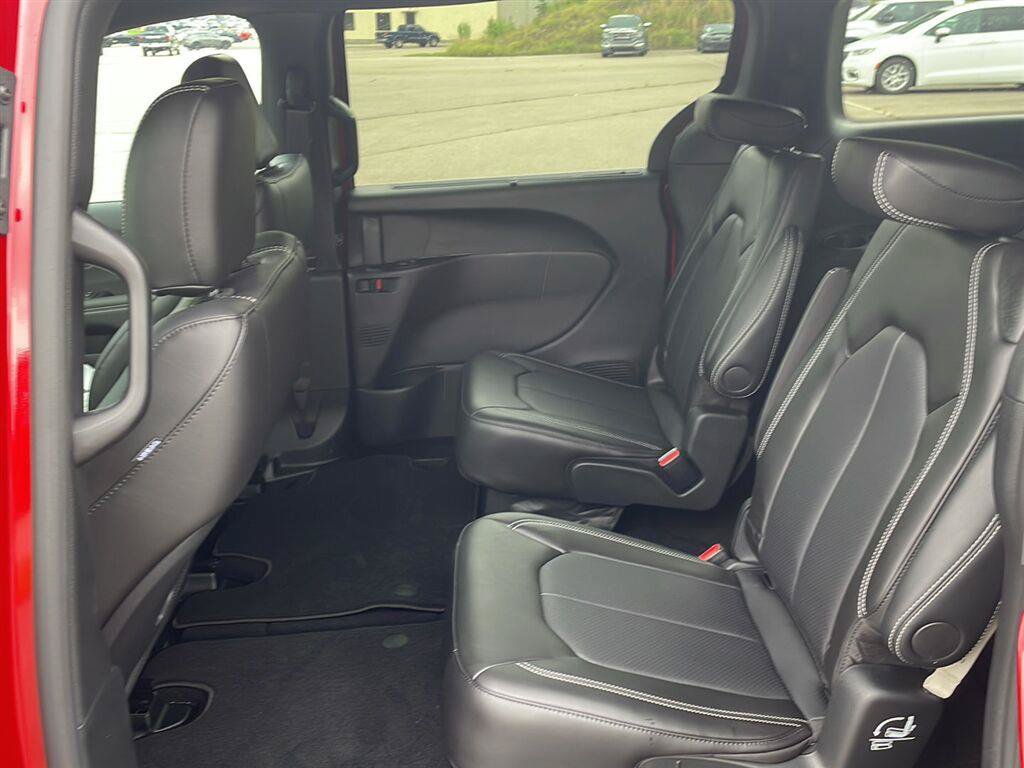 Used 2027 Chrysler Pacifica Select FWD image 7