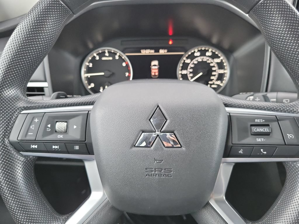 Used 2026 Mitsubishi Outlander ES FWD image 26