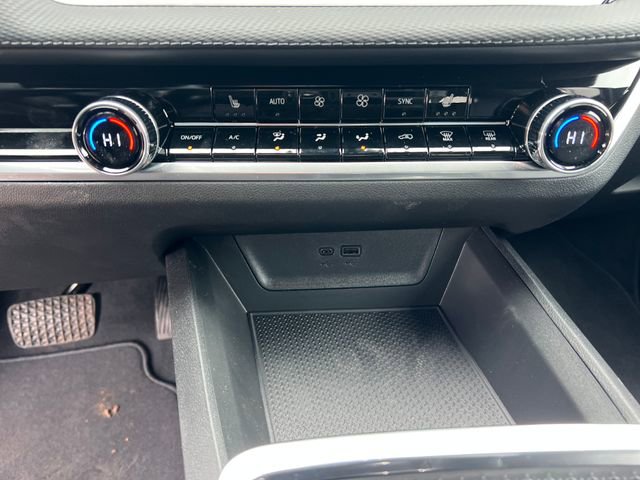 New 2026 Chevrolet Equinox LT w/ Convenience Package II image 16