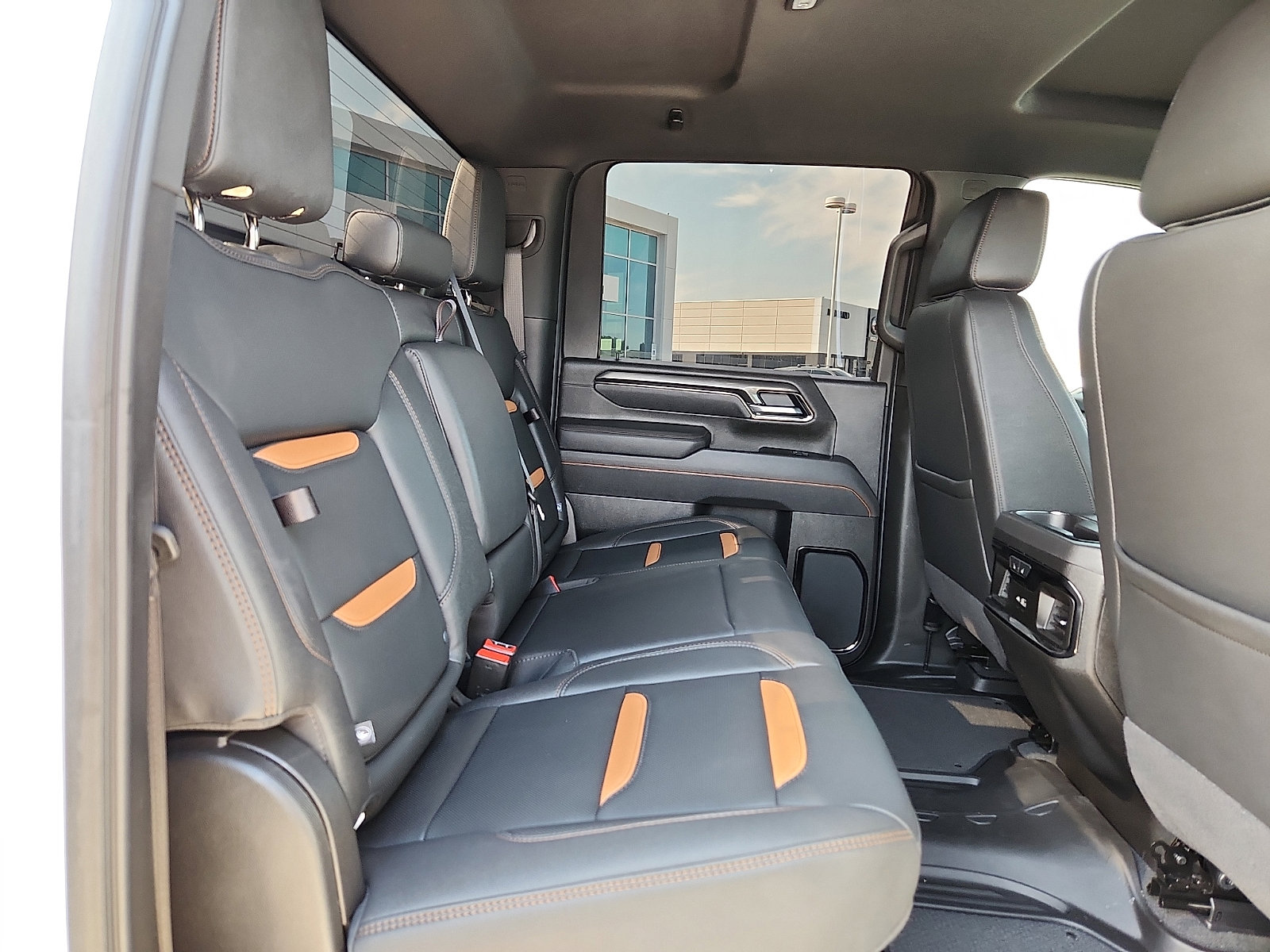 Used 2025 GMC Sierra 2500 AT4 image 14