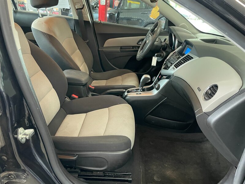 Used 2014 Chevrolet Cruze LS FWD image 16