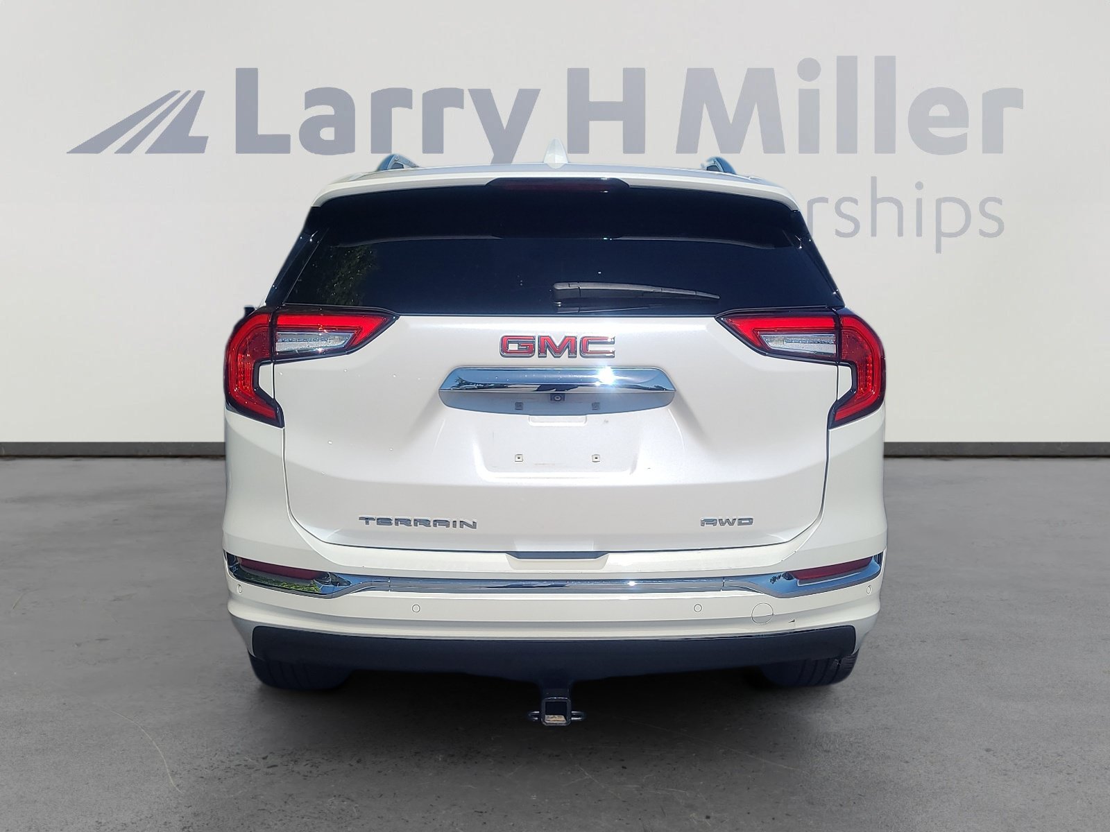 Used 2022 GMC Terrain Denali w/ Denali Premium Package AWD/4WD image 4