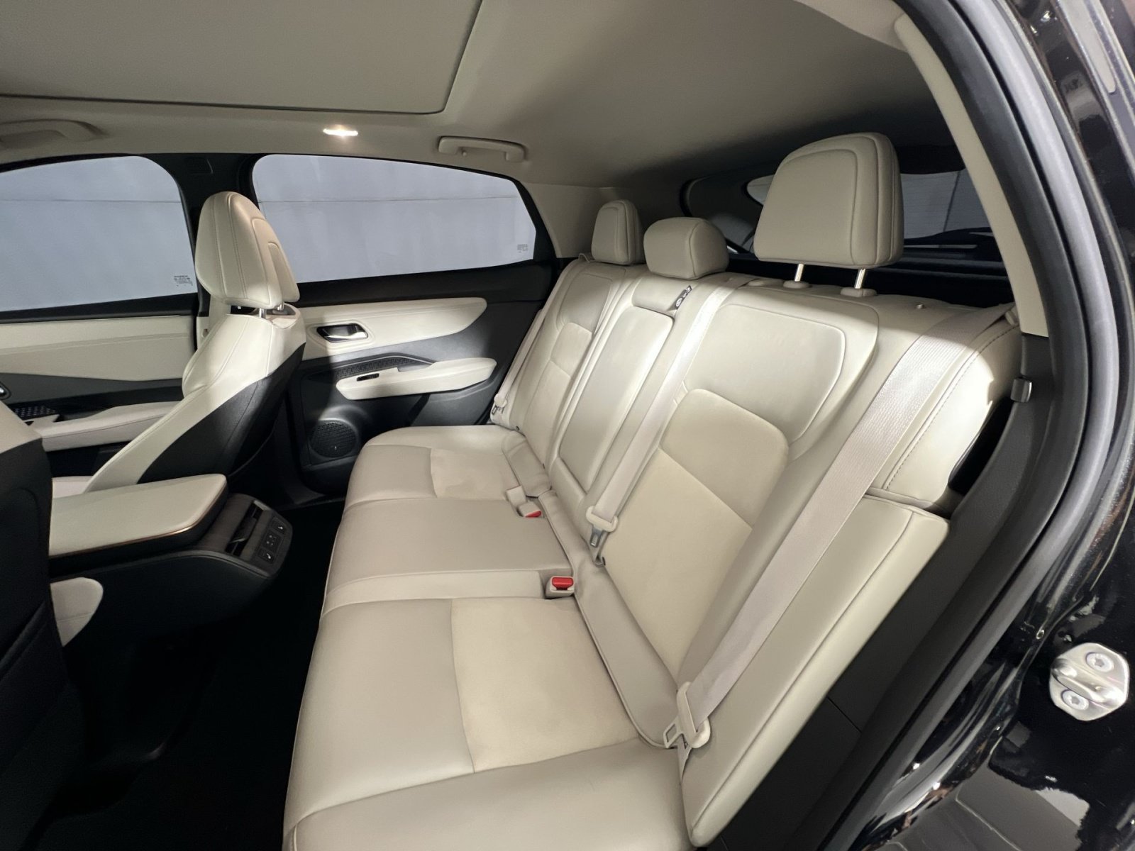 Used 2023 Nissan Ariya AWD image 25