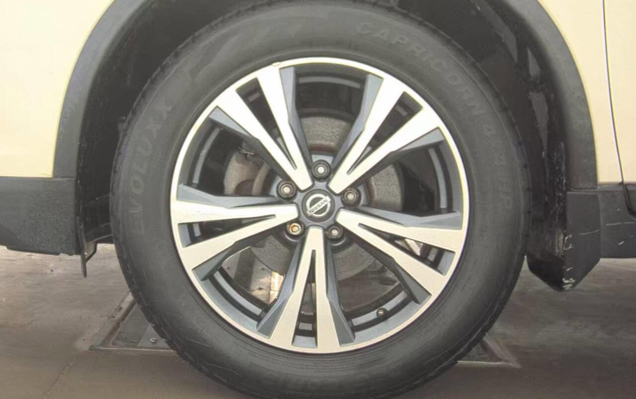 Used 2019 Nissan Rogue SV w/ Premium Package AWD/4WD image 7