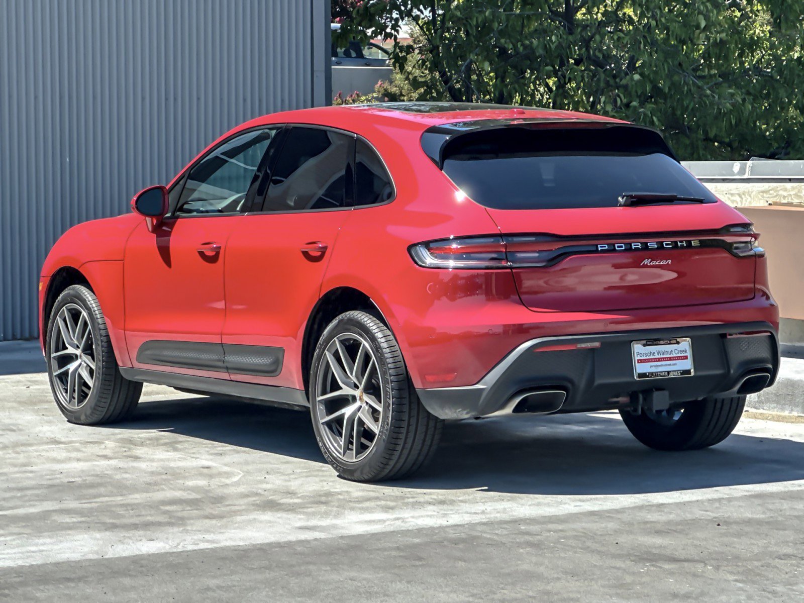 Certified 2025 Porsche Macan image 3