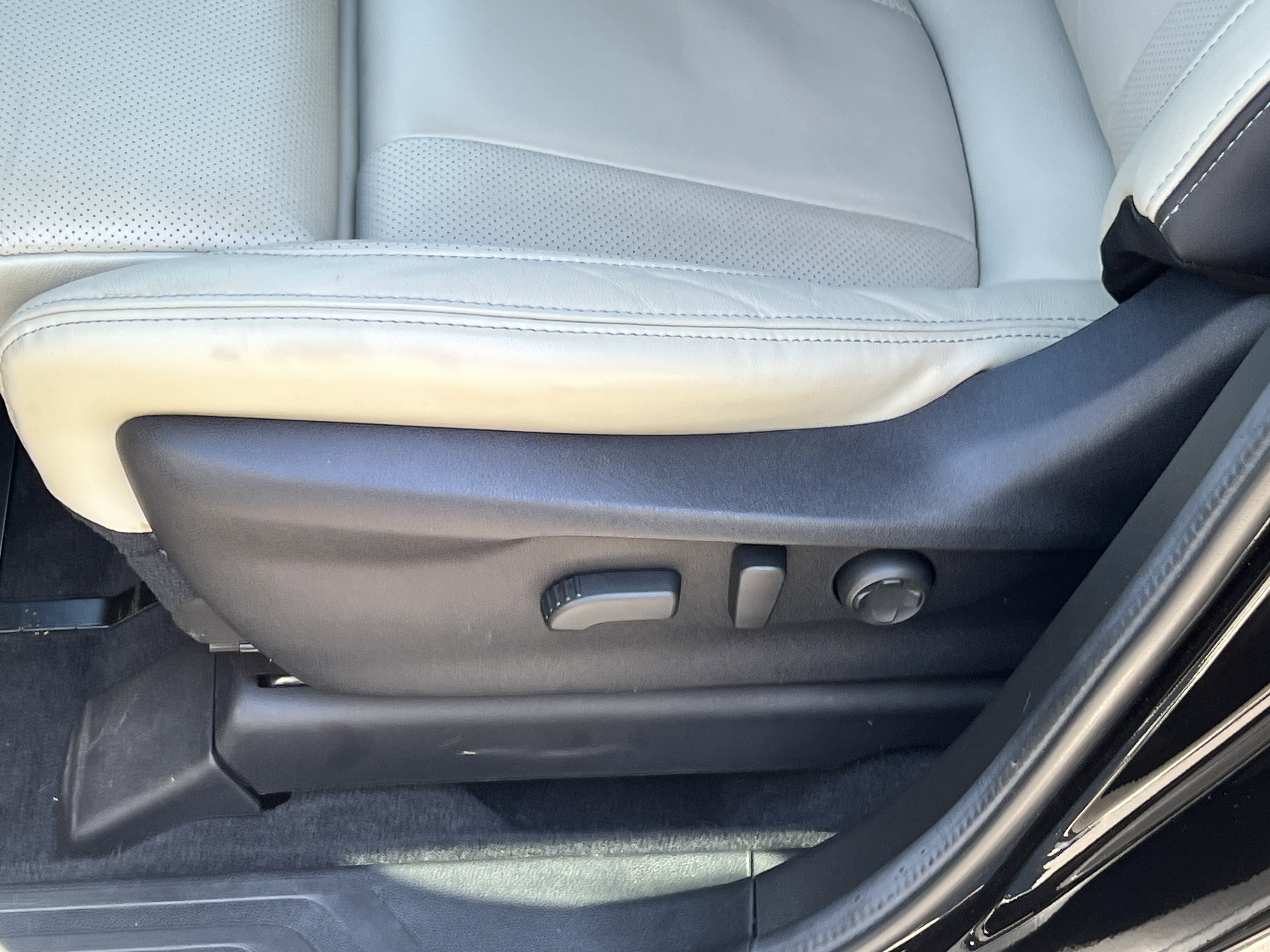 Used 2024 Subaru Ascent Limited AWD/4WD image 12