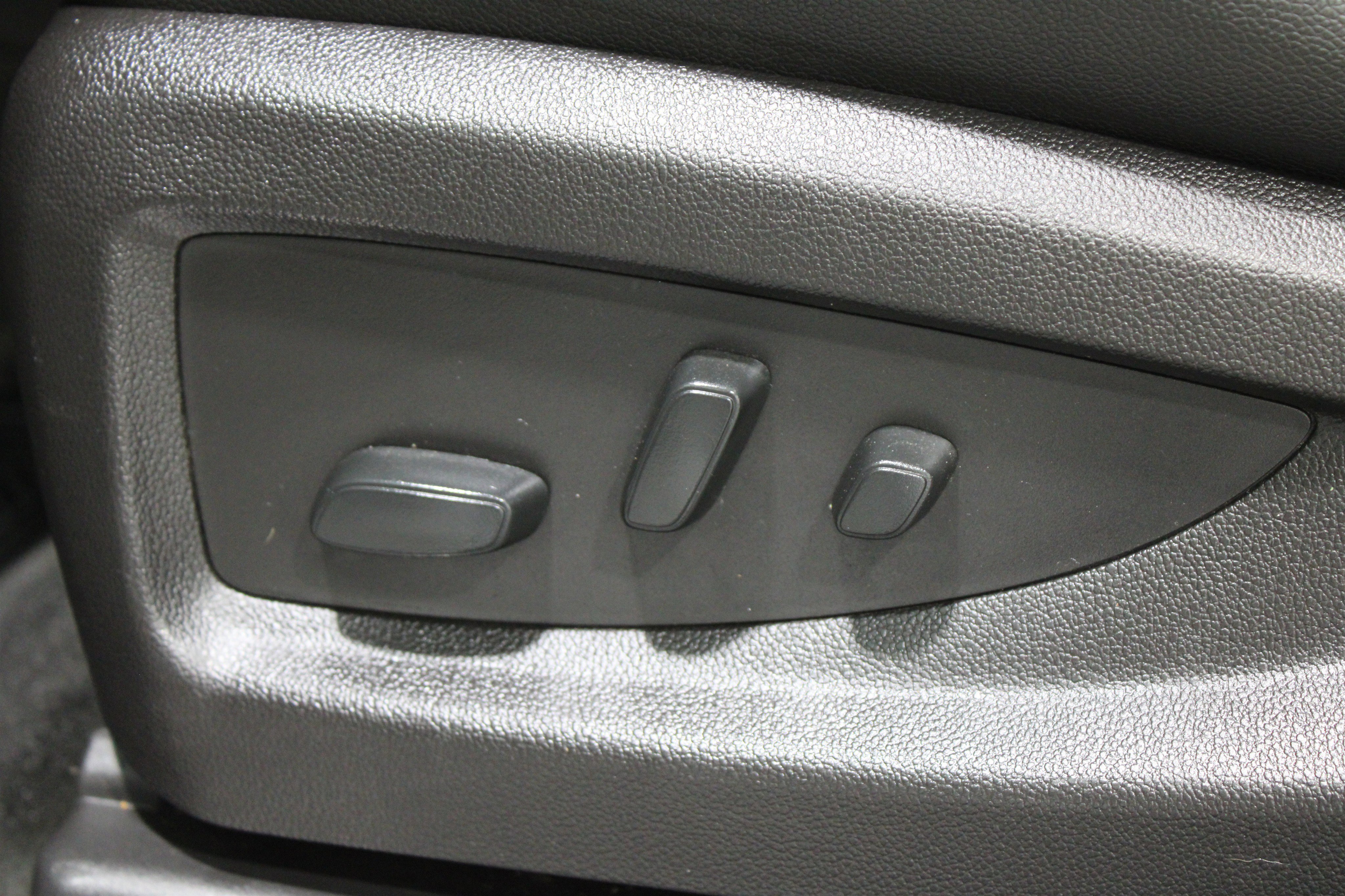 Used 2018 Chevrolet Silverado 1500 LTZ Z71 w/ LTZ Plus Package image 4